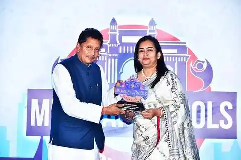 Awarded the Outstanding Performance Awards at FPJ Mumbai Schools Survey 2022